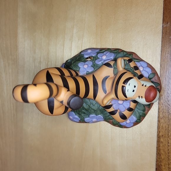 Retired Disney Pooh & Friends "Thanks a Big Bouncy Bunch" Tigger Figurine - Picture 5 of 10